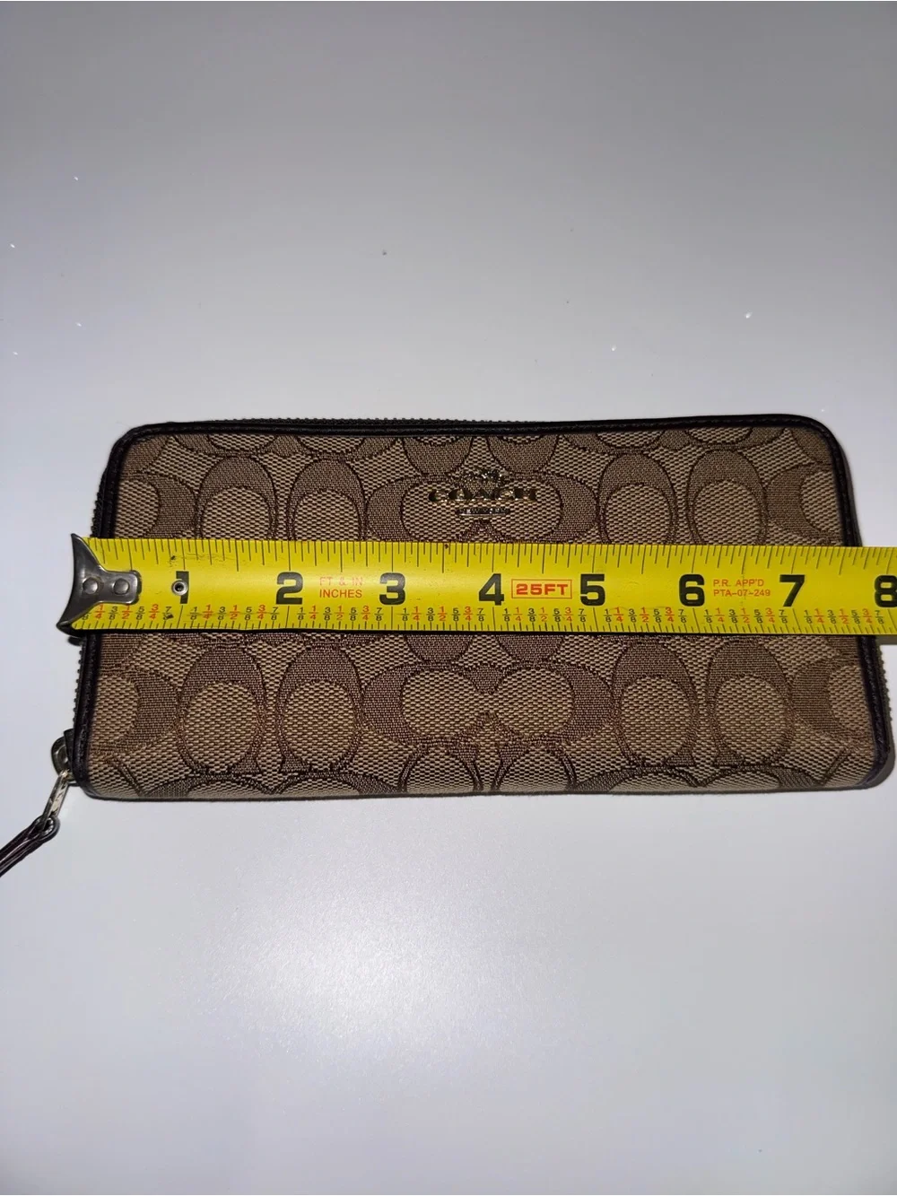 Coach F54633 Outline Signature Accordion Zip Wallet like new